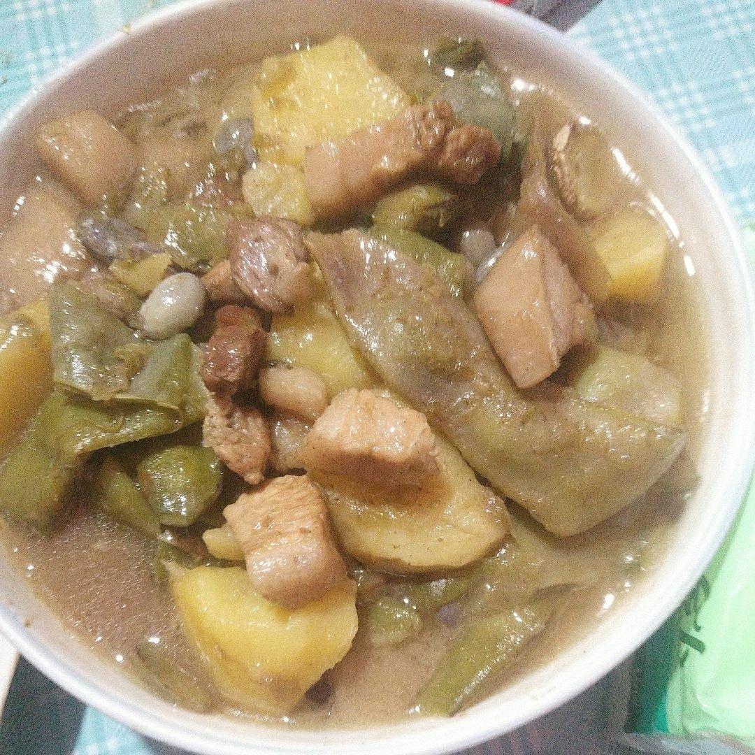 土豆花肉炖豆角