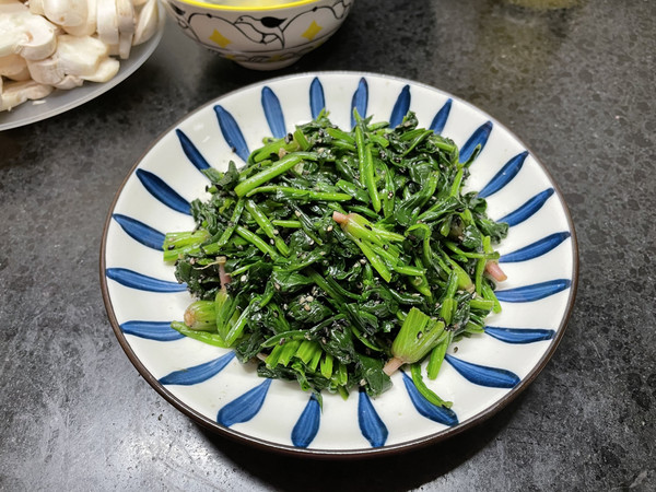 kimikimi小阿姨做的好吃的日式芝麻拌菠菜