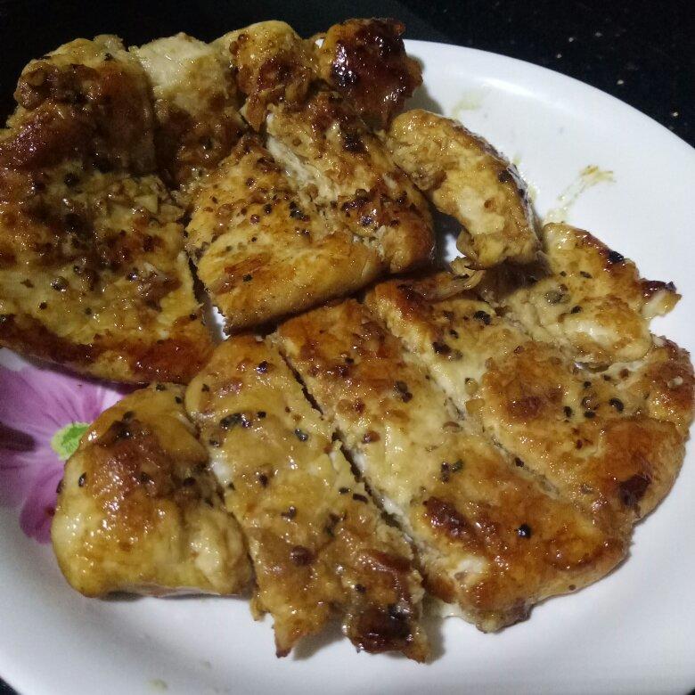 酷炫屌炸天好吃的煎鸡胸肉（香蒜蜂蜜煎鸡胸肉）