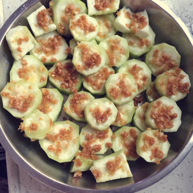 只需要五分钟就可以的美味蒜蓉蒸丝瓜