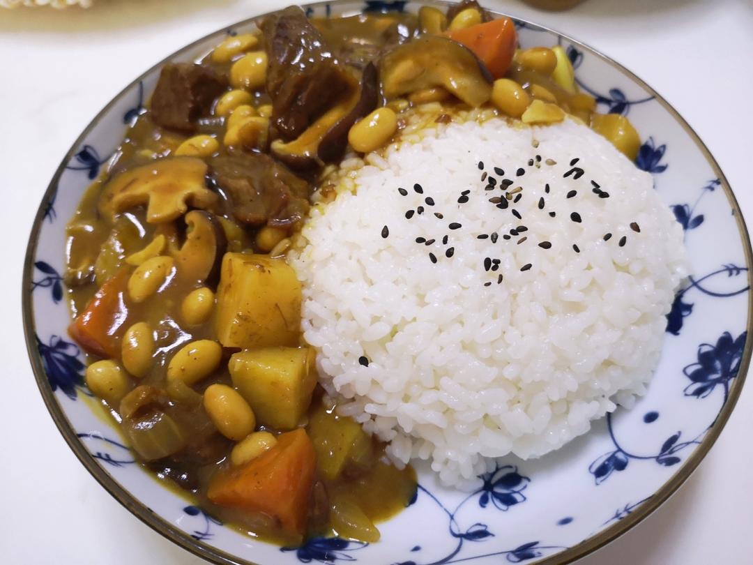 咖喱风味土豆牛肉饭