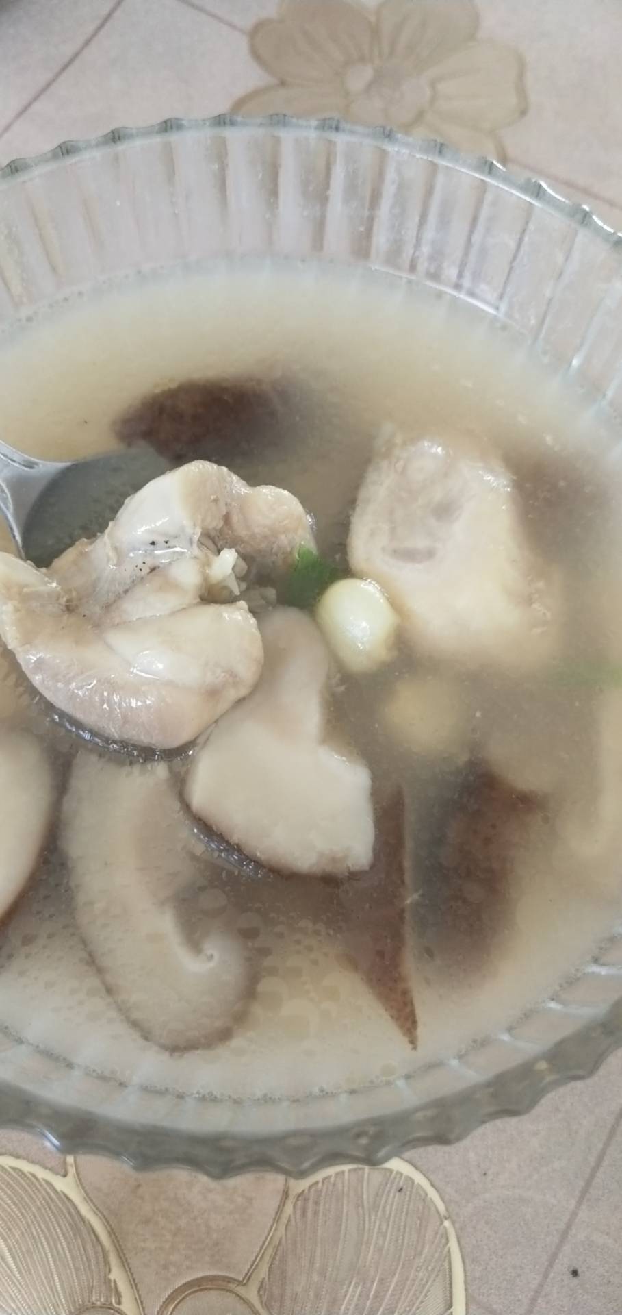 一个鸡腿🍗就可以做一碗香浓可口的鸡汤