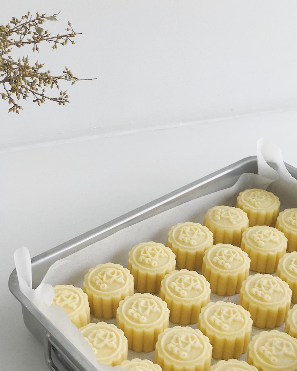 超详细图解版--流心奶黄月饼