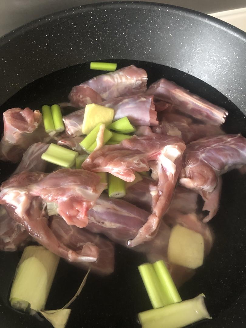 麻辣鸭锁骨（不输周黑鸭）