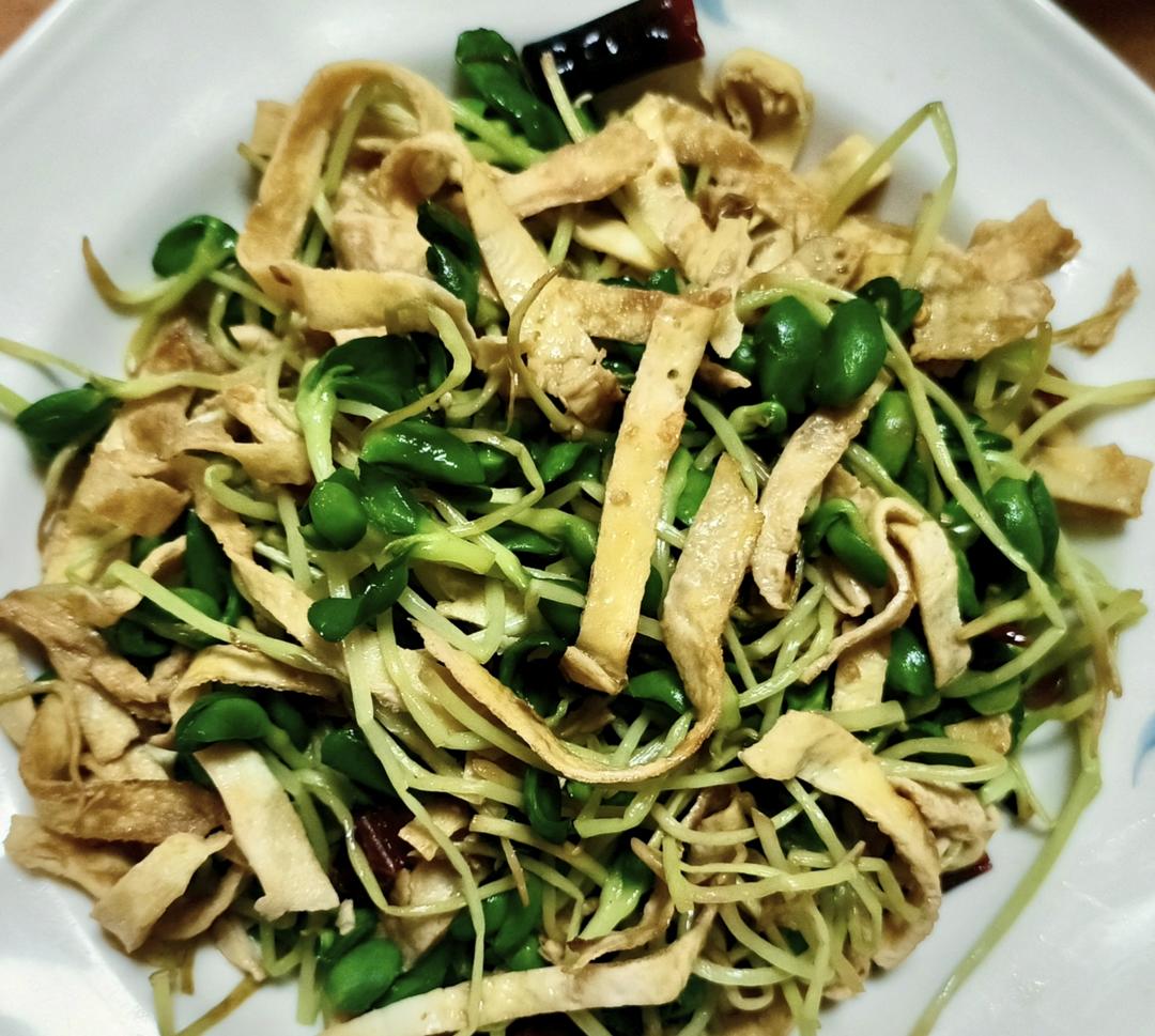 豆苗炒鸡蛋丝的做法