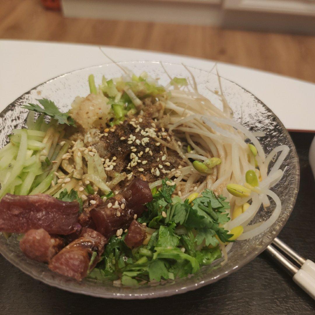 【椒麻鸡丝凉面】
