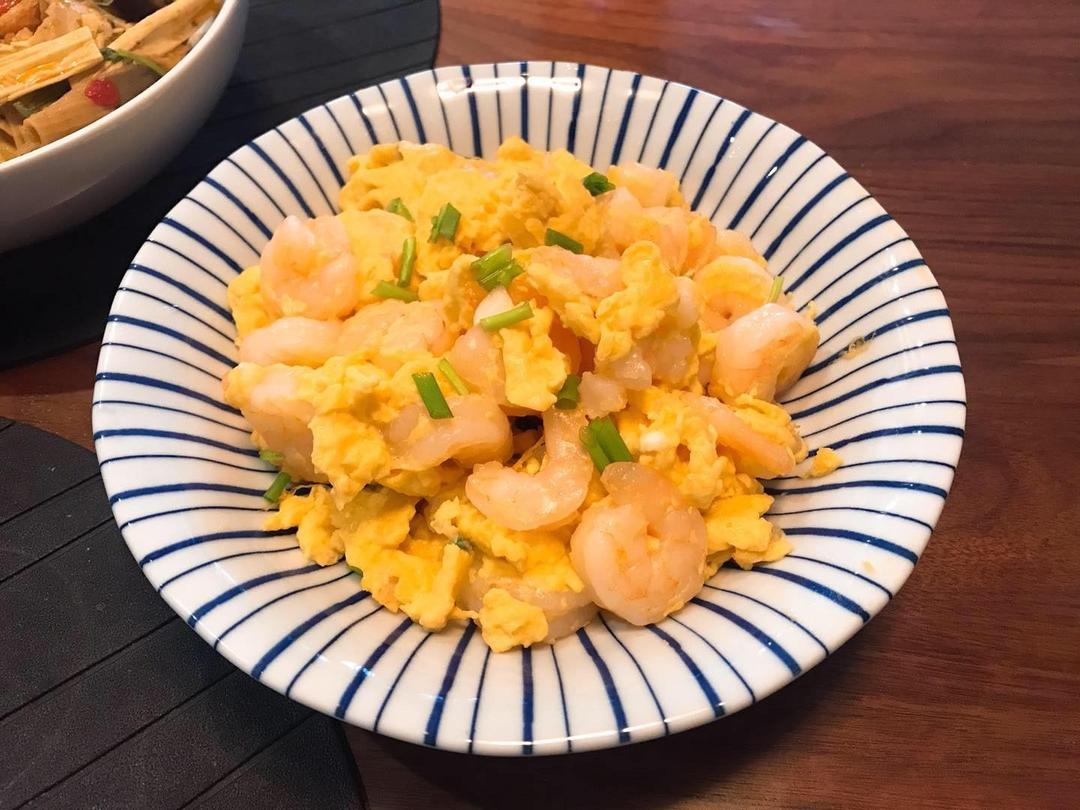 滑蛋虾仁的做法