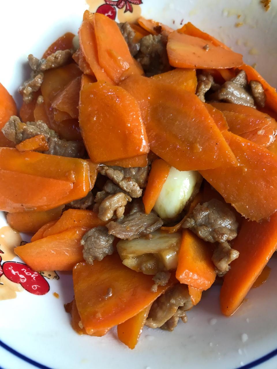 ivy做的胡萝卜炒肉片