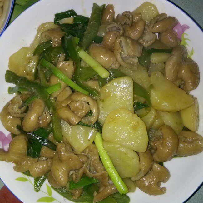 红烧肥肠土豆（川香麻辣）