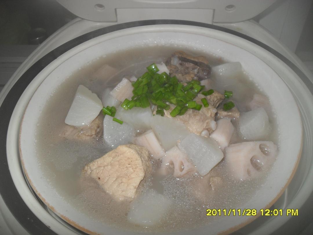 萝卜莲藕排骨汤