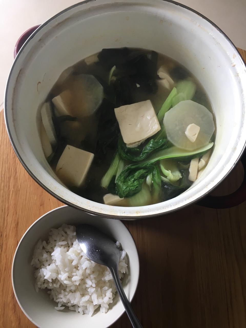 豆腐裙带菜味噌汤
