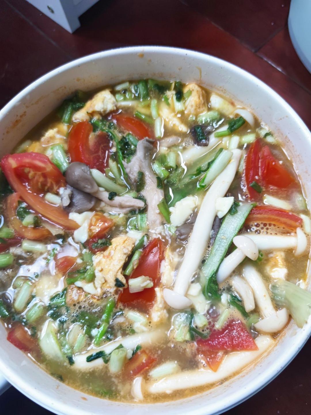西红柿菌菇豆腐汤