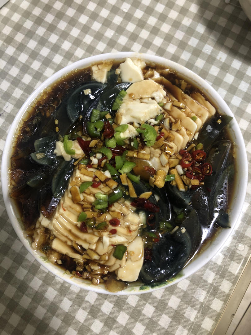 皮蛋拌豆腐