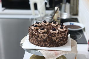 欲罢不能的巧克力三重奏—黑森林蛋糕的做法 步骤11