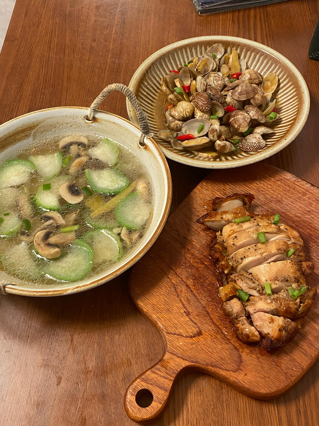 汤鲜味美！适合天热喝的刮油神汤～丝瓜蘑菇汤