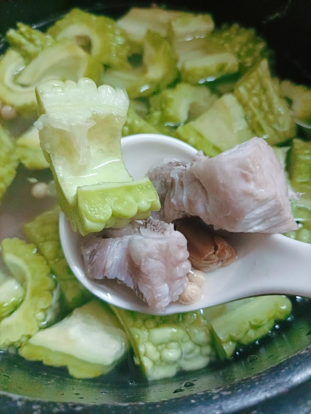 苦瓜黄豆排骨汤