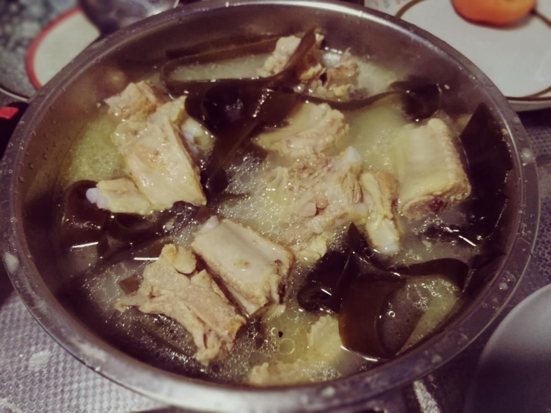 海带排骨肉汤
每日一汤养生