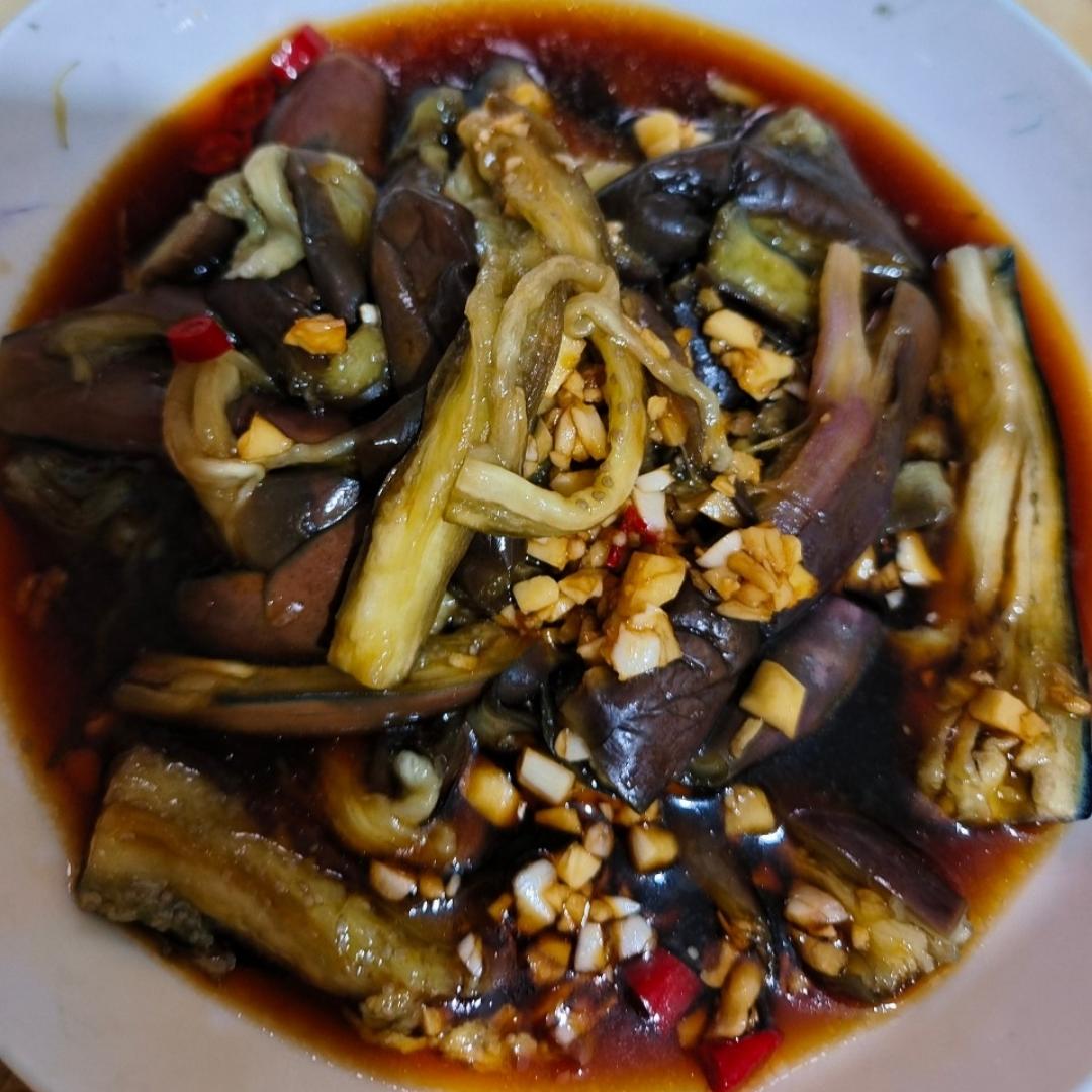 做菜太热，懒宝贝接着10分钟快手算你狠的蒜泥蒸茄子