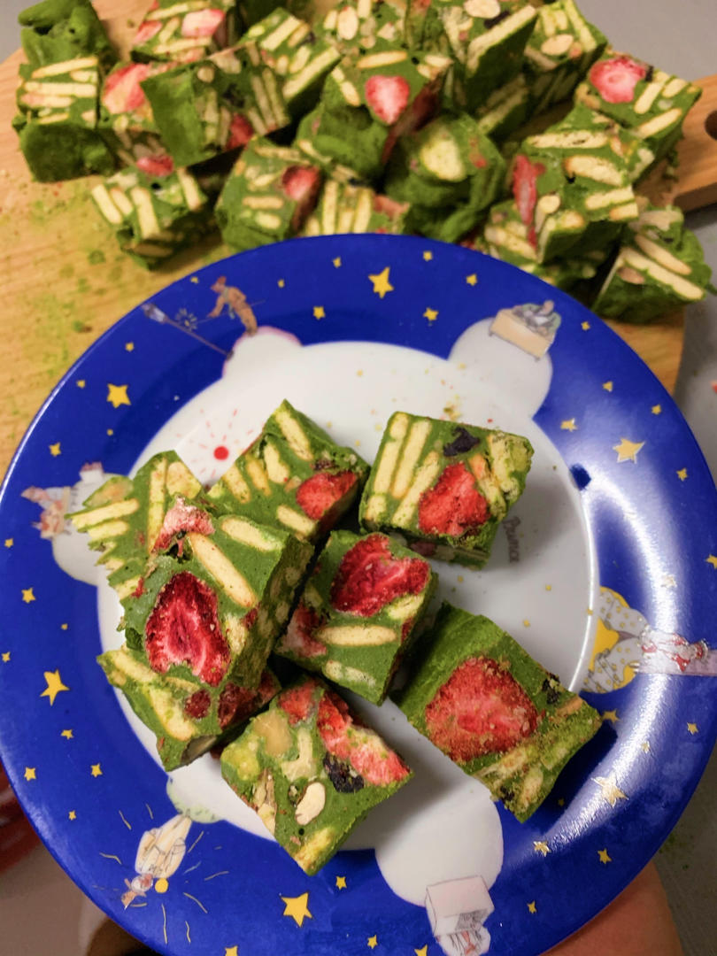 抹茶草莓雪花酥