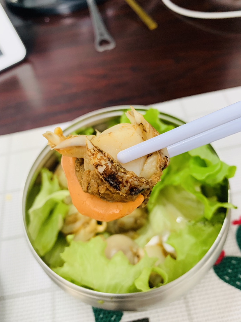 快手清爽的减脂午餐—蒜蓉西兰花香菇木耳、蒸扇贝的做法 步骤1