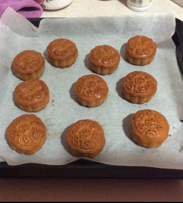 广式月饼—蛋黄莲蓉月饼