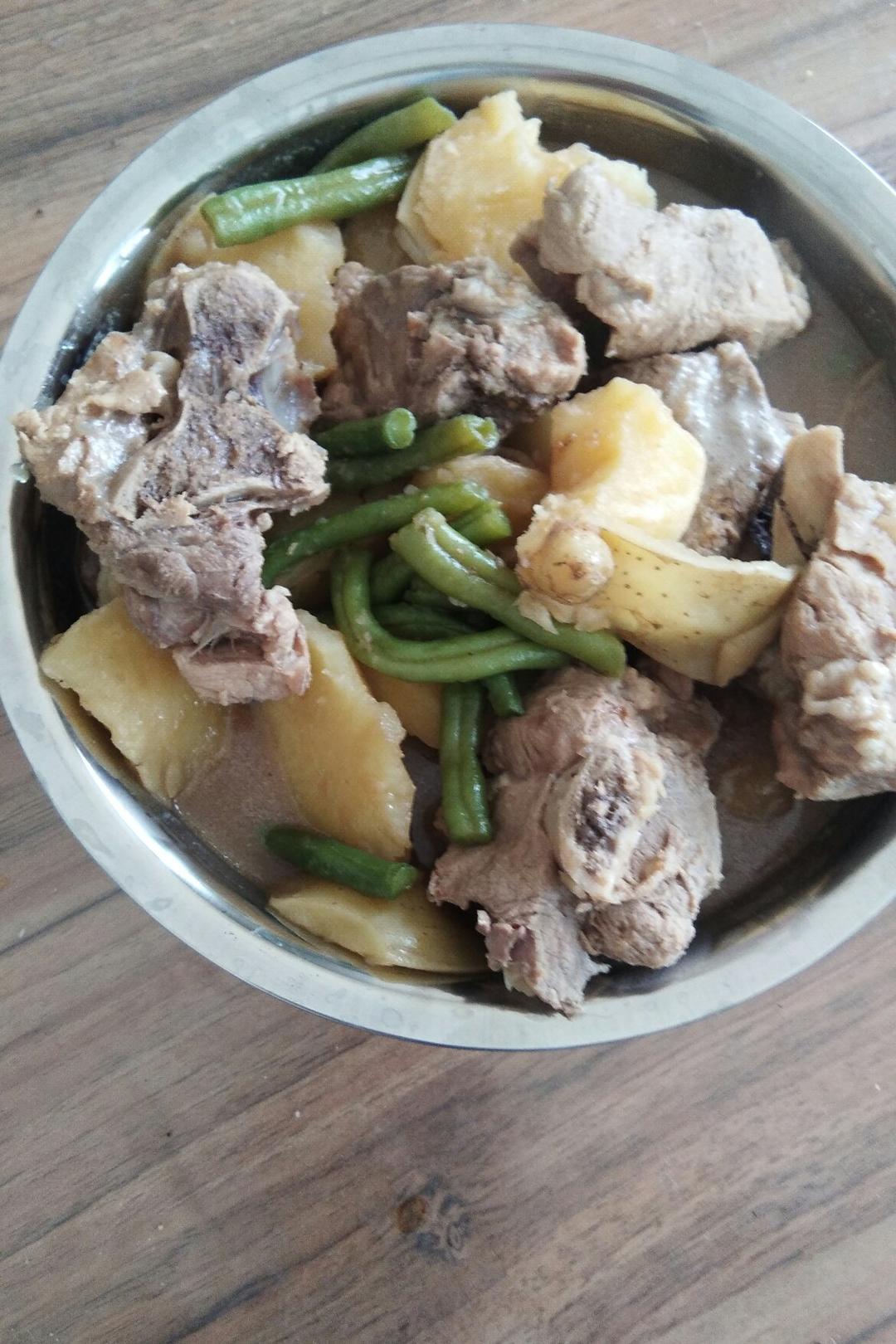 大骨头炖豆角土豆