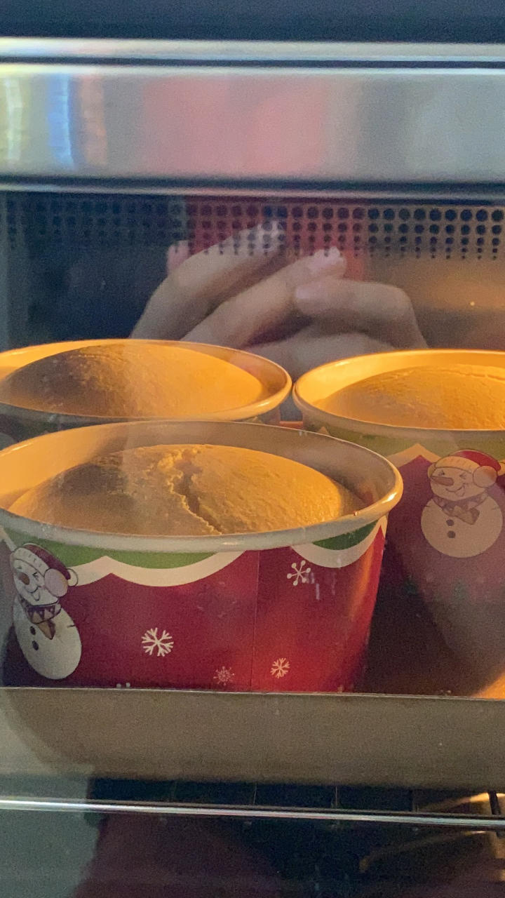 软绵绵戚风纸杯蛋糕