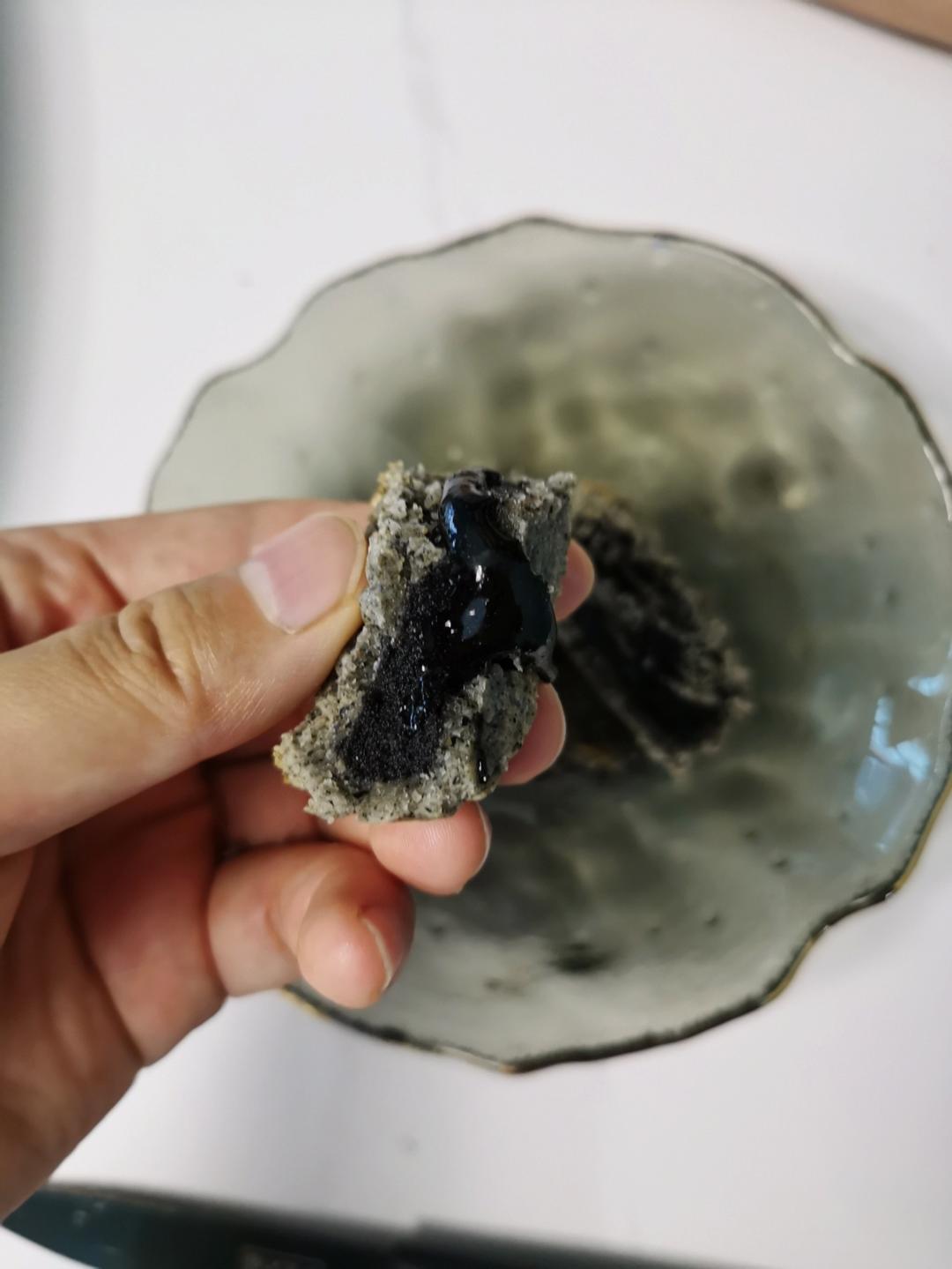 黑芝麻流心月饼