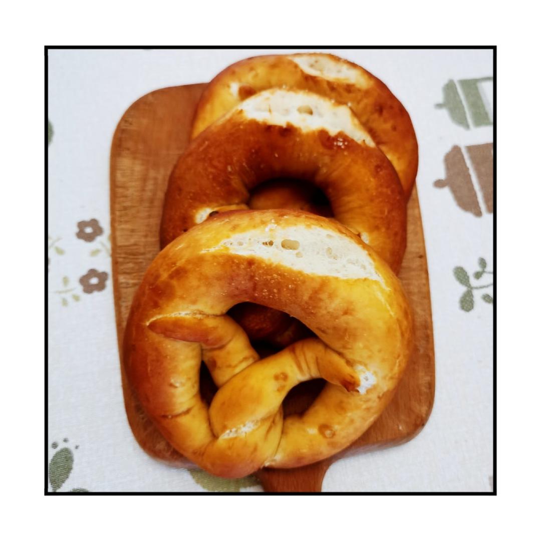 在家也能做德国著名面包：碱水面包