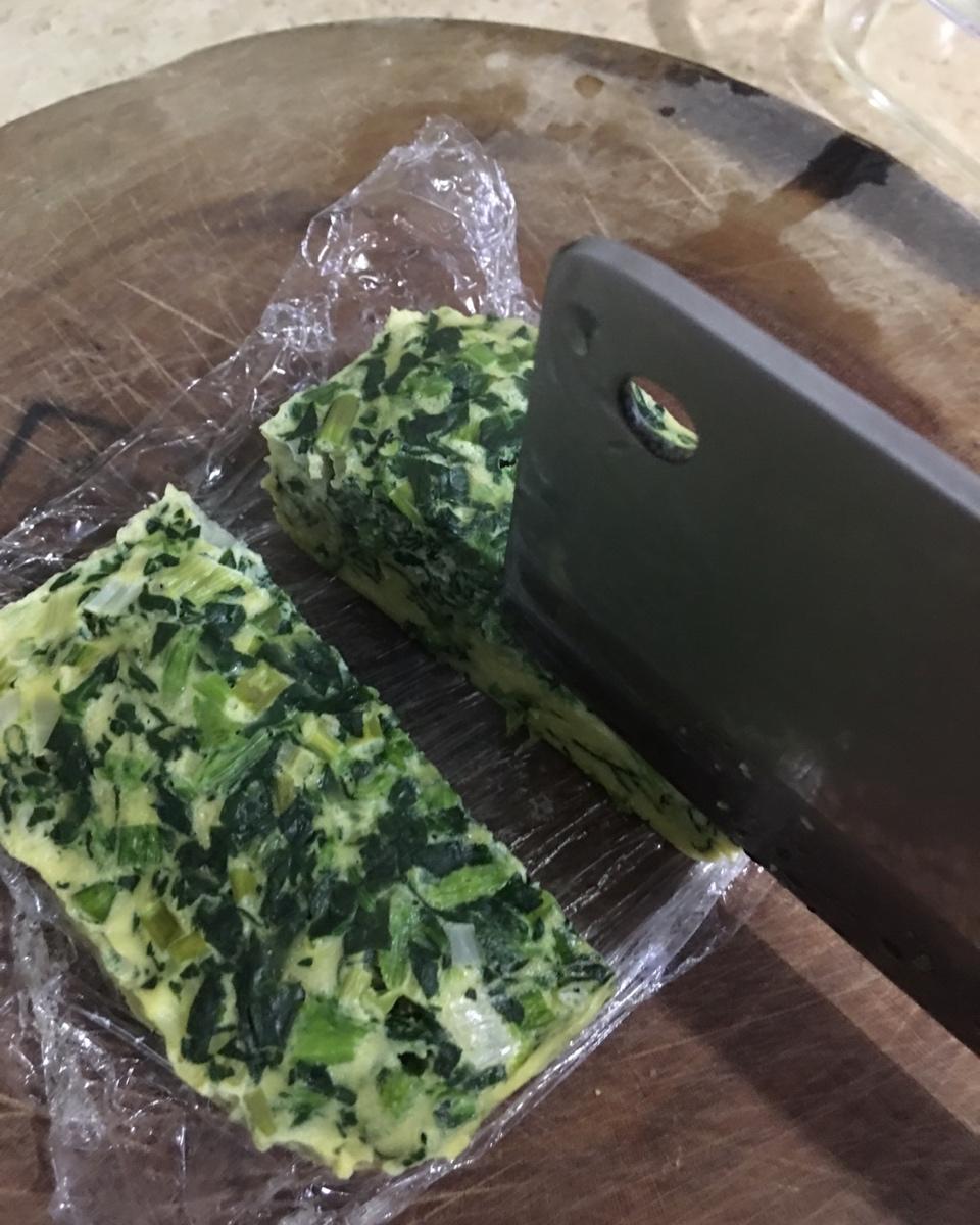 蘸汁菠菜鸡蛋糕——春季养生多吃菠菜