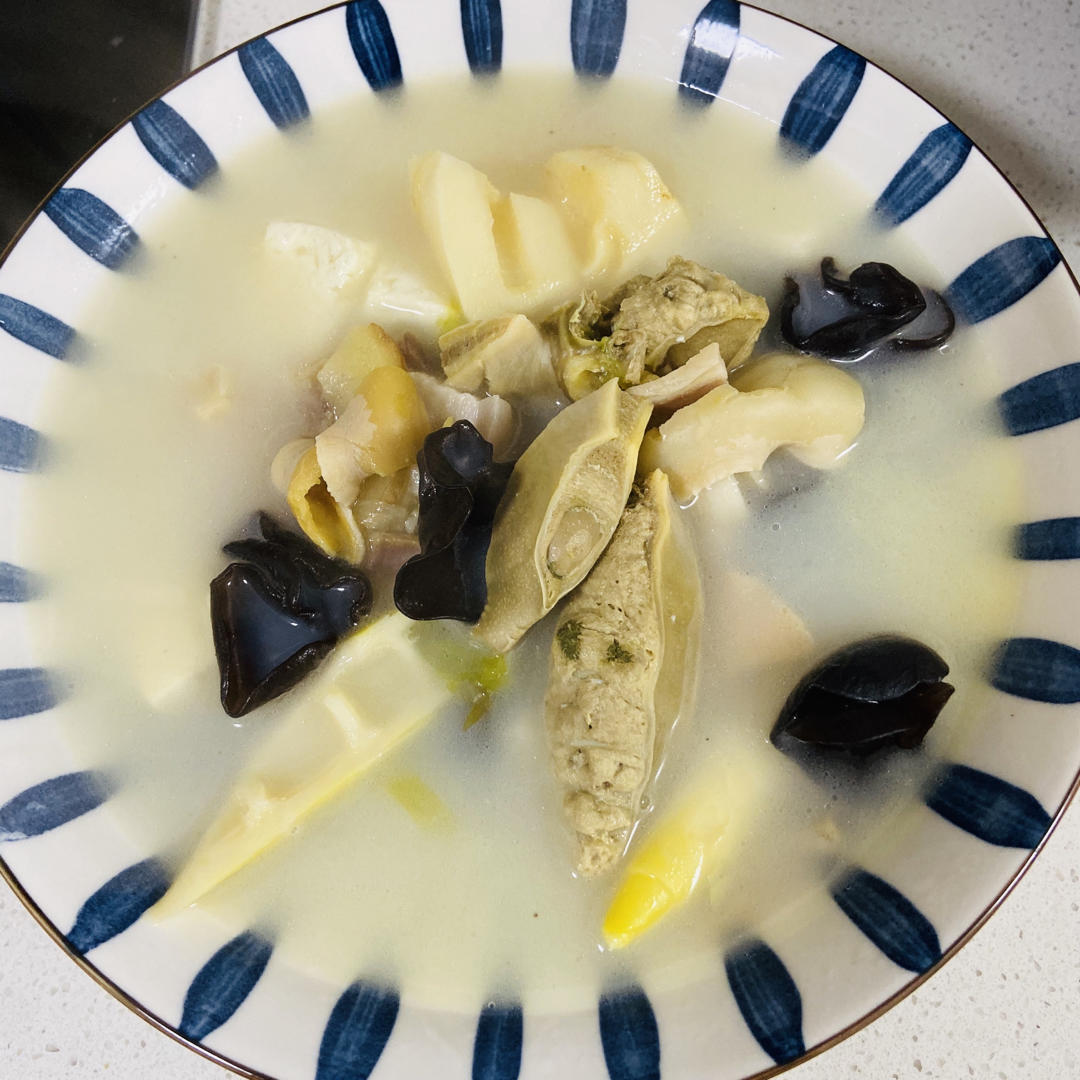河蚌咸肉春笋豆腐汤
