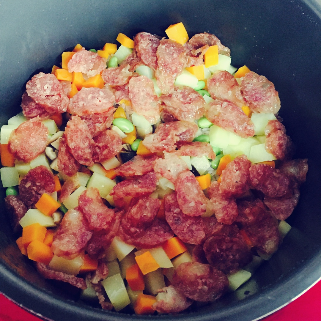 【电饭煲腊肠煲仔饭】