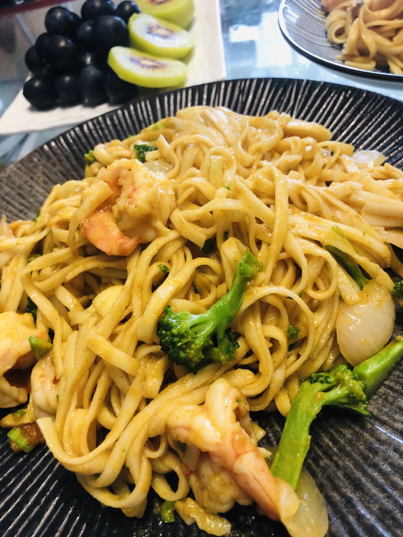 鲜虾咖喱炒面