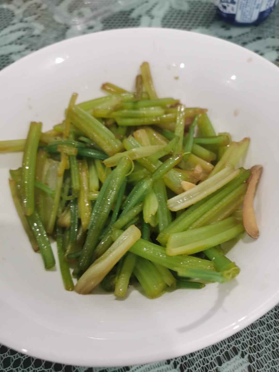 清炒芹菜
