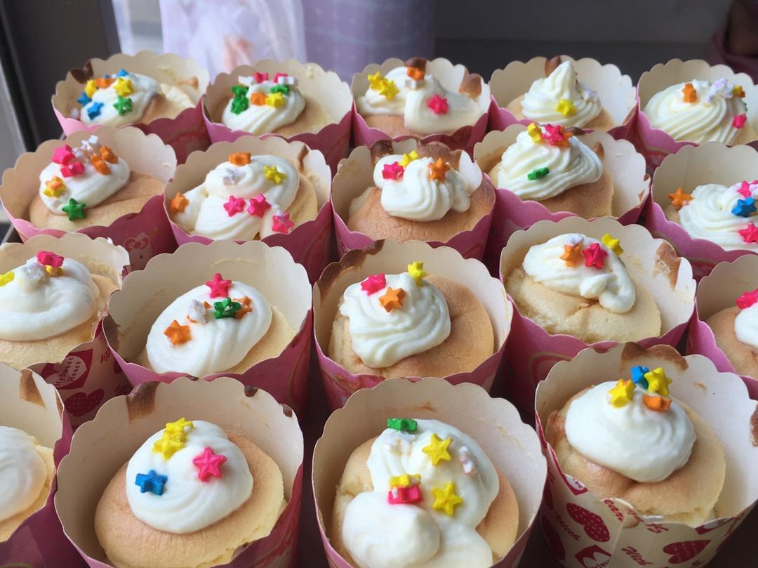 芋头芋头芋头芋头做的鲜奶油戚风杯子蛋糕(纸杯蛋糕)