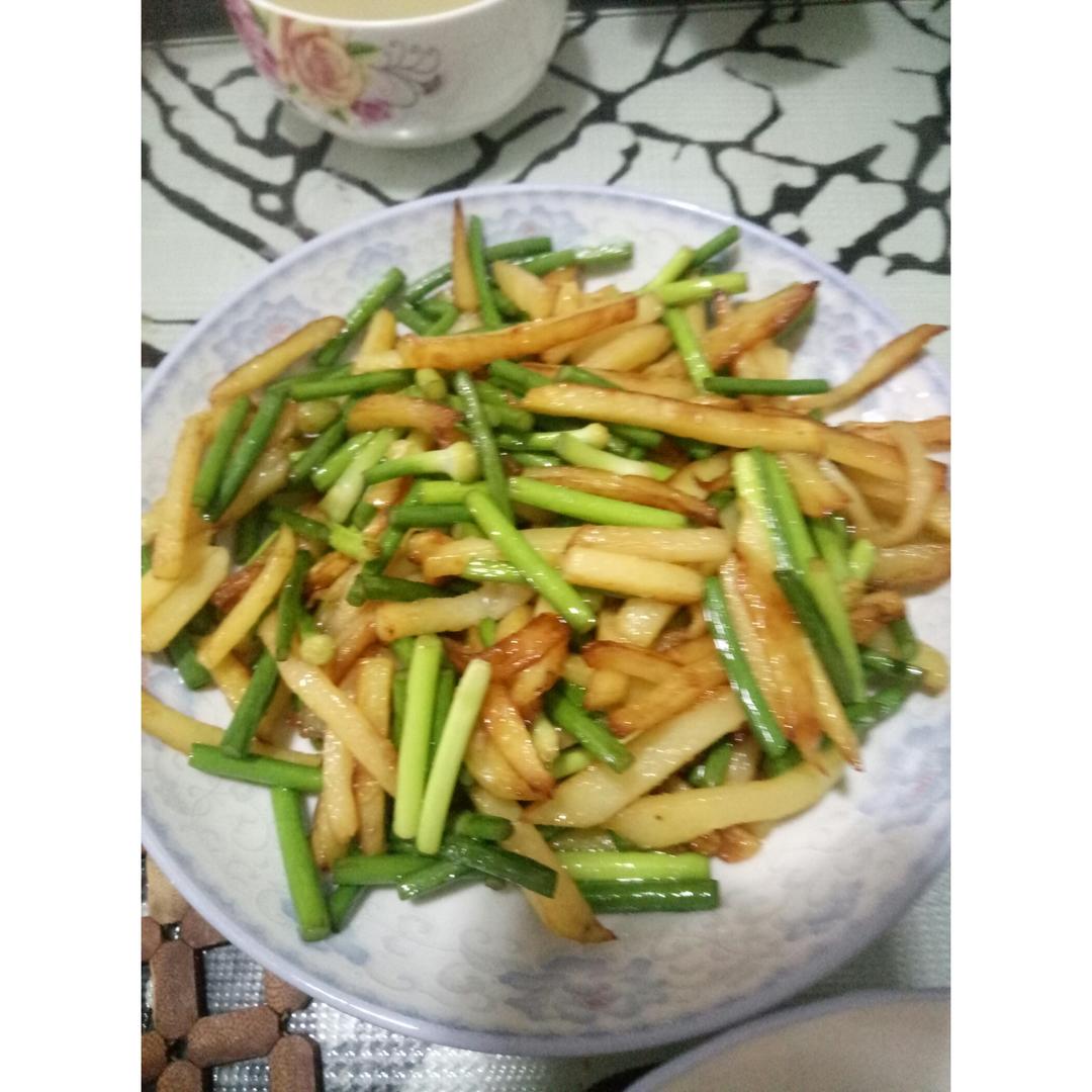 蒜薹炒土豆条