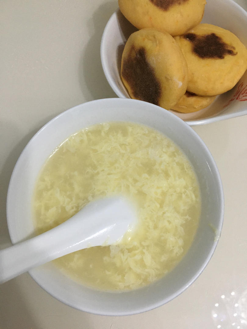 一碗漂亮又鲜嫩无比的基础蛋花汤