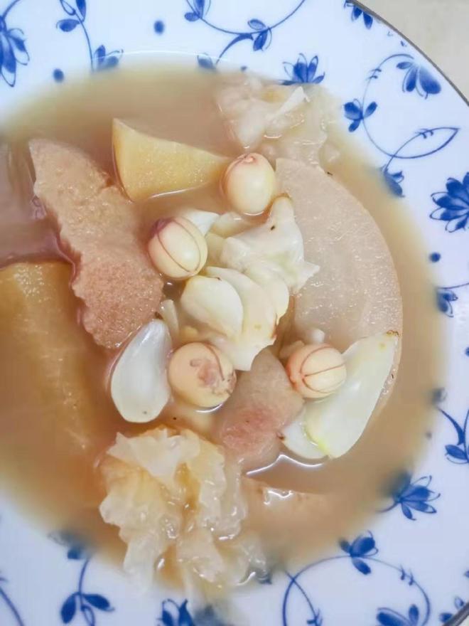 素食︶猴菇苹果雪梨汤的做法