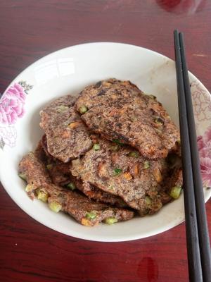 减脂餐♥有肉味的！！黑全麦粉胡萝卜蔬菜饼的做法 步骤8