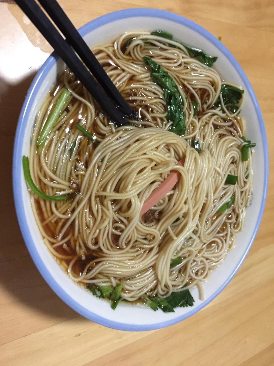 这是一碗可以让你，连汤带面吃个底朝天的，家常版阳春面！