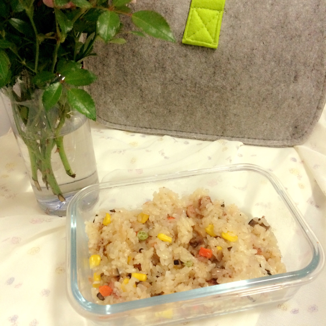 豌豆腊肉蒸糯米饭
