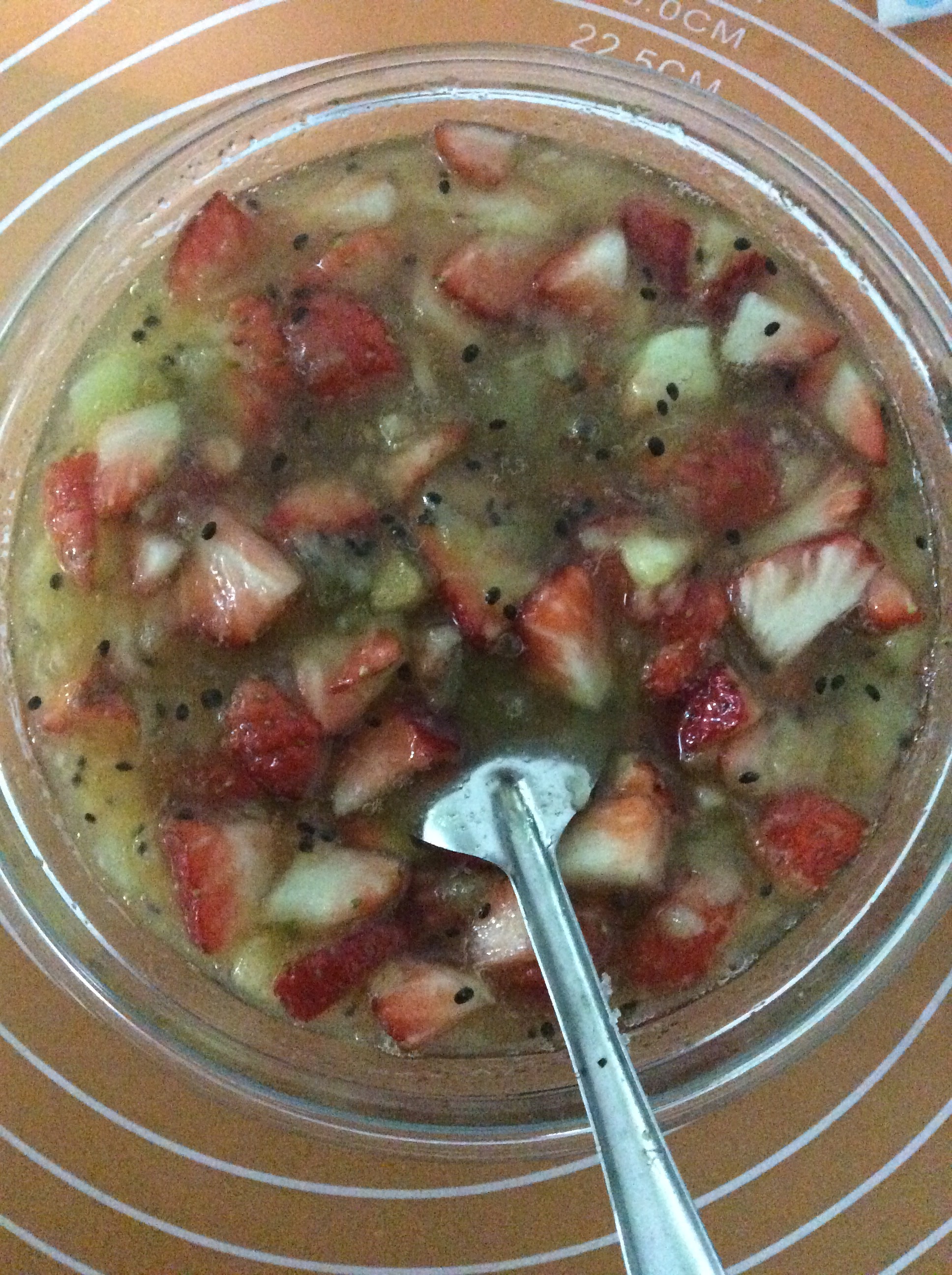 猕猴桃草莓果酱的做法 步骤2