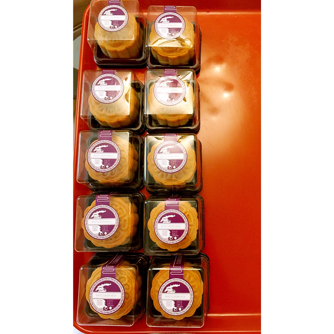 广式月饼—蛋黄莲蓉月饼