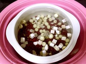 红豆莲子茯苓汤的做法 步骤2