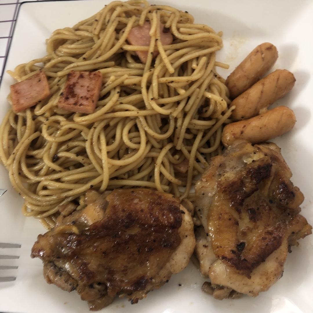 黑椒鸡扒配意面