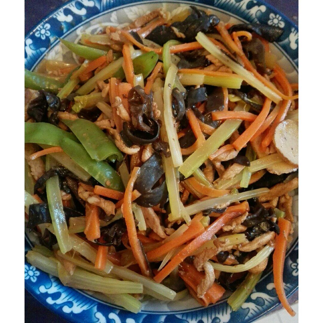 芹菜木耳炒肉丝