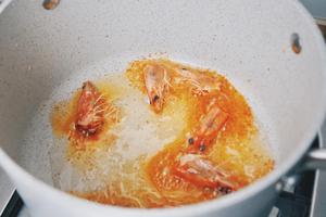 泰式料理吃不腻就对了丨一口就让你欲罢不能的海鲜冬阴功粉的做法 步骤1
