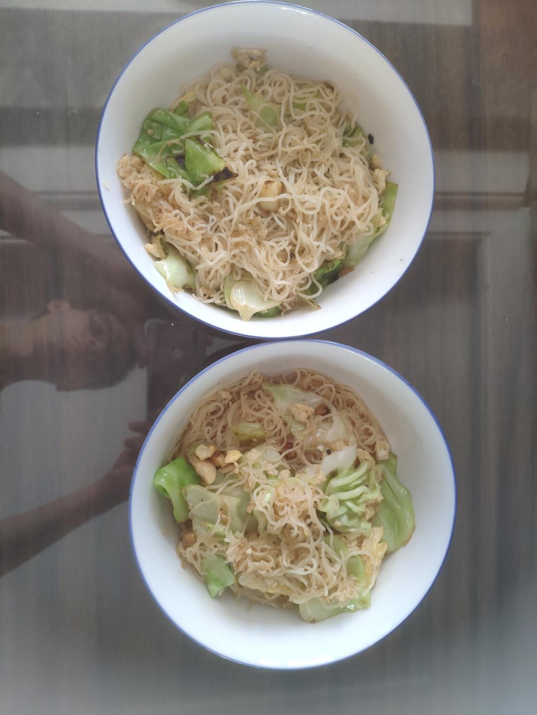 包菜粉丝炒鸡蛋