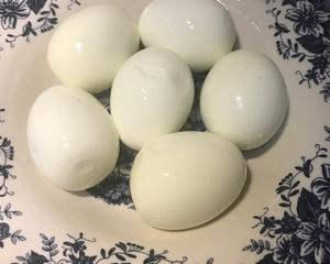 STAUB铸铁锅卤鸡蛋的做法 步骤1