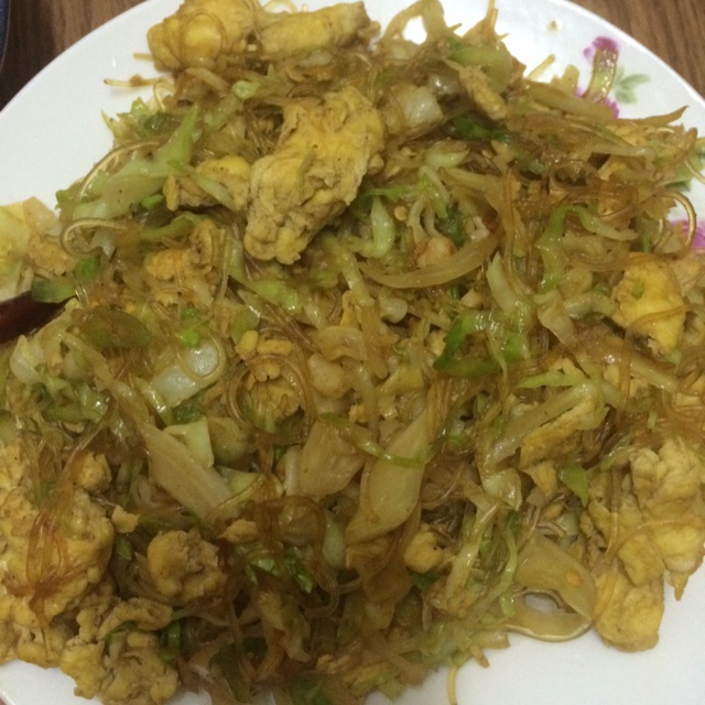 包菜粉丝炒鸡蛋